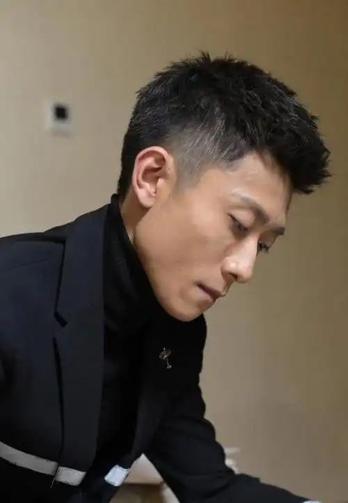 鹿鼎记张一山最新片段(张一山鹿鼎记新发型曝光)(5)