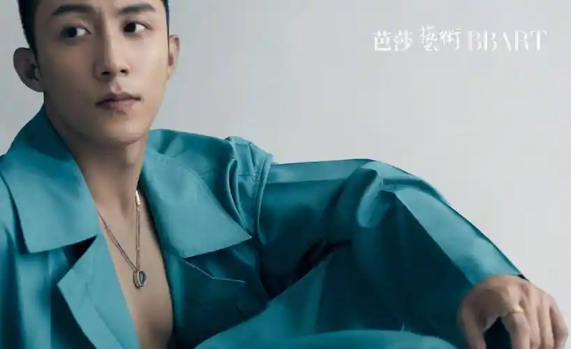 黄景瑜最新时尚大片释出,艺术性拍摄风格,尽显型男独特魅力_黑色_造型