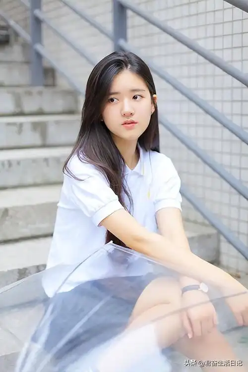 清纯美女校花(清纯美女校花被迷)-骁龙网