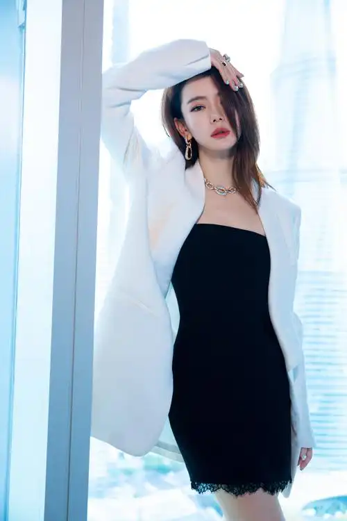 原创2019年度时尚影响力女明星不是菟丝花为时尚代言