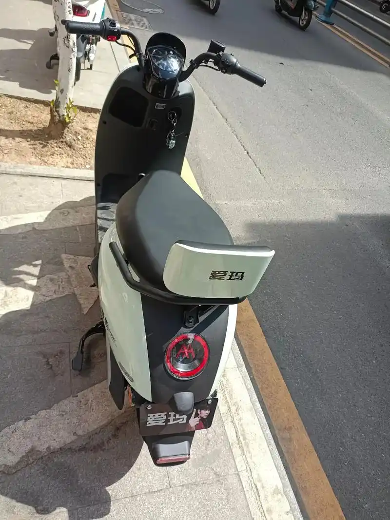 爱玛电动车出售,刚买一天的车,6个电瓶72伏,边开边充电.电 - 抖音