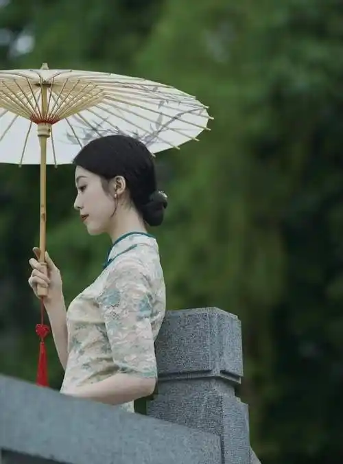 江南烟雨女子打伞图片18