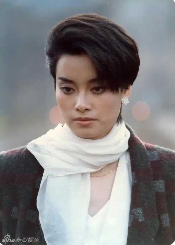 毛阿敏罕见旧照曝光 时代影像见证青春回忆