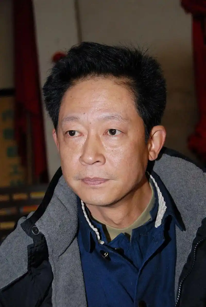 王志文曾说:"人一旦历练到不想说话,不想争辩,不想巴结,不想讨好任何