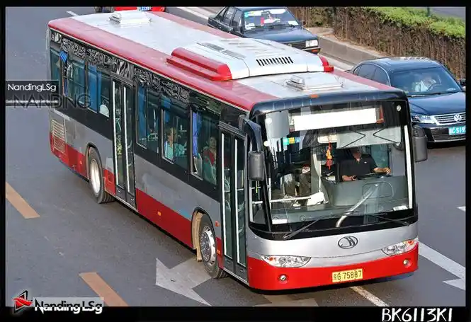 非运营车型 京华客车厂班车  拍摄于 方庄桥