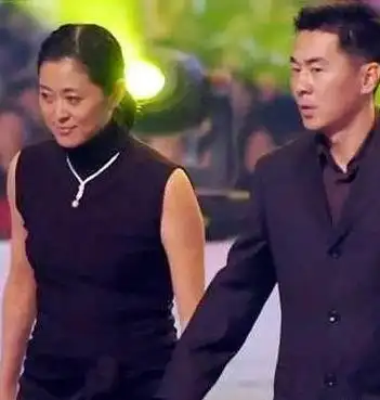 钟家台 馆藏分类倪萍的第一任丈夫是个记者,二人在山东结婚并育有一女