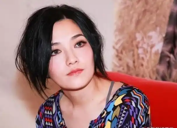 秦岚:与黄晓明同居5年被"辜负",散尽家财,如今仍相信爱情