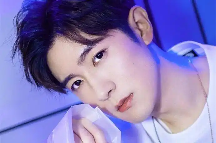 季肖冰帅照作为演员,谁都希望自己的作品能够大火,且也希望自己能够火