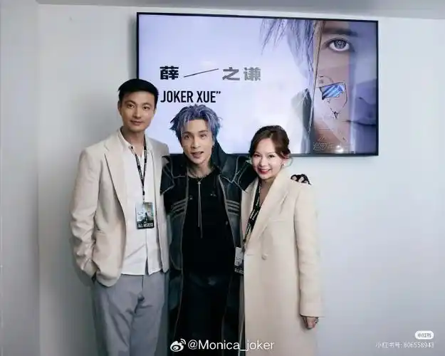 薛之谦纽约演唱会#薛之谦扭腰合照小合集…剪刀手 比心(欢迎评虑