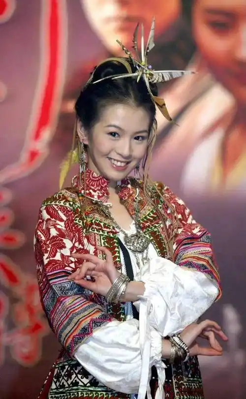 刘品言半裸出镜真实感美爆_时尚_因为_公众人物