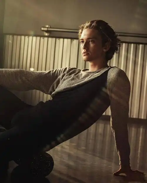 芭蕾舞者julianmackay是谁家的小可爱