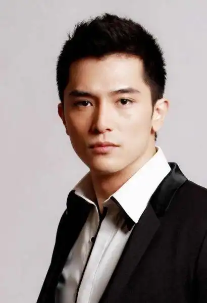 邱泽进军大银幕 《浪漫从天降》演机长