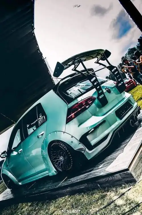 r400套件宽体低趴,这高尔夫7改装够夸张的!_腾讯新闻