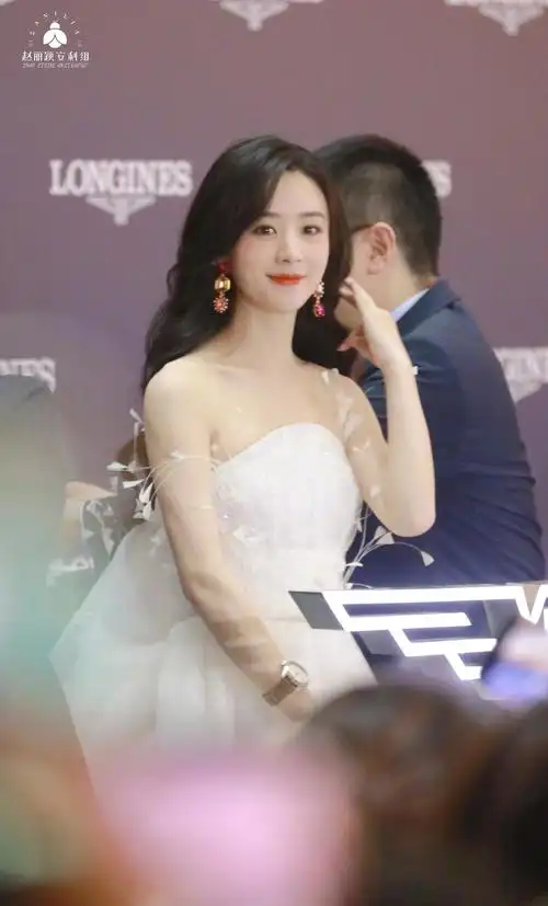 赵丽颖今天品牌活动的一组饭拍是仙女本仙没错了生图也太美了
