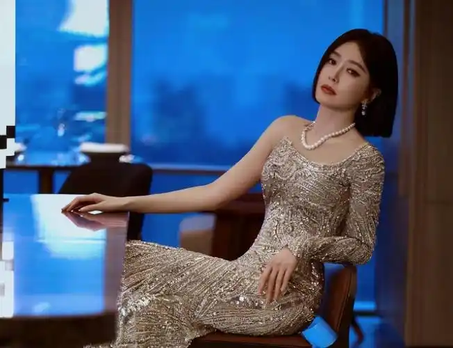 事实证明44岁的秦岚已经走上中年女演员的另一条大道