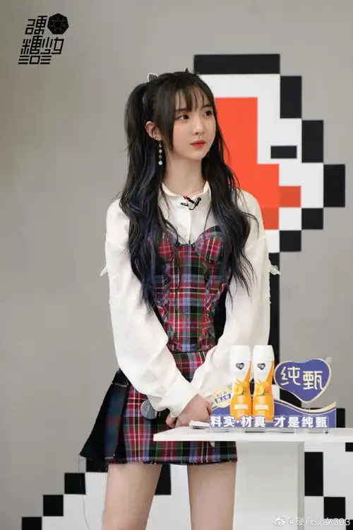 硬糖少女303 的微博: 硬糖少女303 #郑乃馨甜酷猫系抹胸裙. weibo.cn