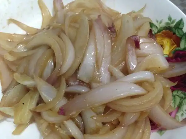 乱做一气做的素炒洋葱