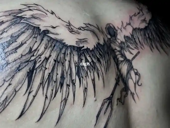 后背翅膀天使女武士纹身