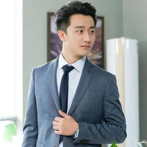 姓"黄"的五位最帅男星,黄晓明第五,黄轩第三,第一多才多艺