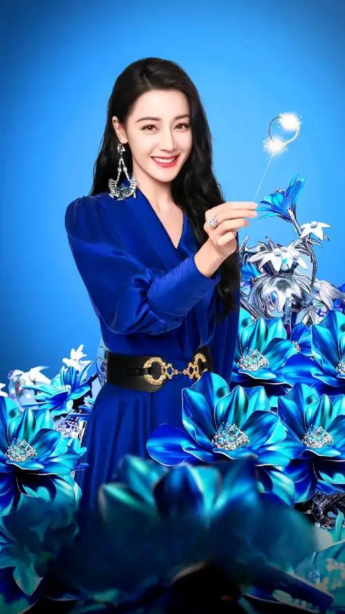 迪丽热巴代言安慕希##国内外游客争相打卡迪丽热巴春晚舞台