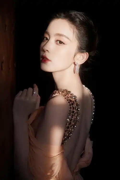 2023网络视听年度盛典造型92古力娜扎身穿georges hobeika 2021