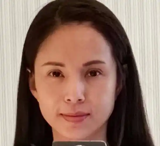 57岁李若彤罕晒素颜健身照,双颊略松弛皱纹不明显,状态超年轻_照片