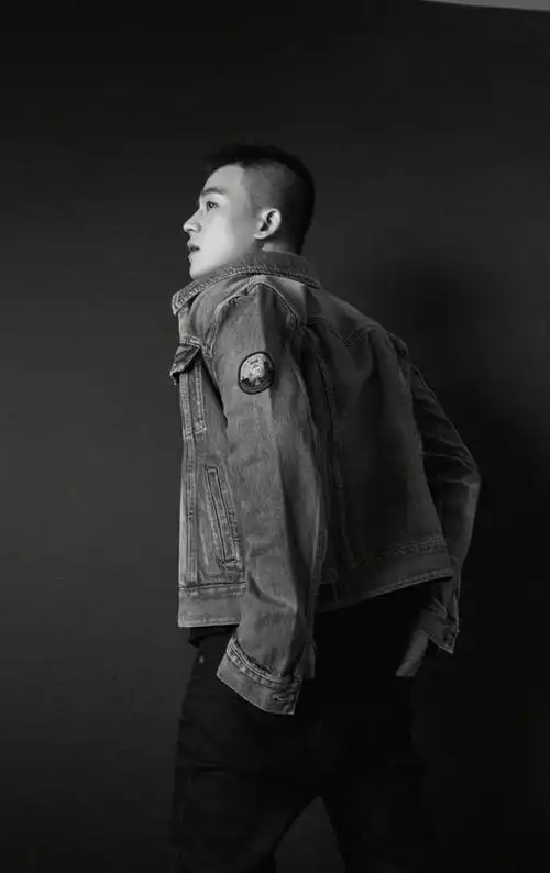 欧豪酷帅有型黑白写真图片