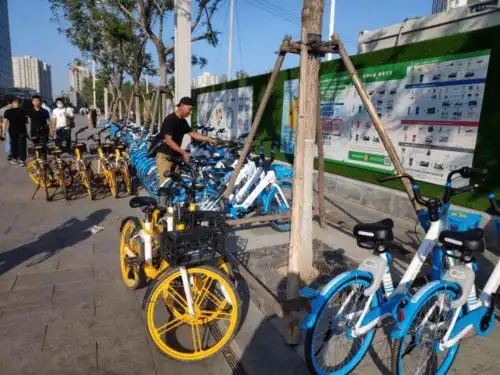 共享单车重回通州半月,停车乱象如何彻底根治?!_围栏