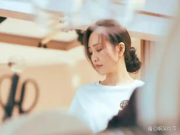 王鸥久违露面录综艺包裹严实难掩孕态生女儿遭婆家嫌弃