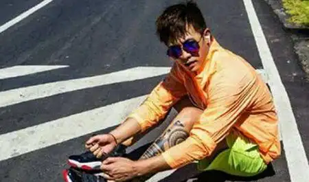 演员杜淳左小腿纹身图案