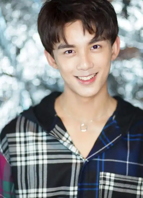 p>吴磊,1999年12月26日出生于上海,祖籍四川 a target="_blank" href