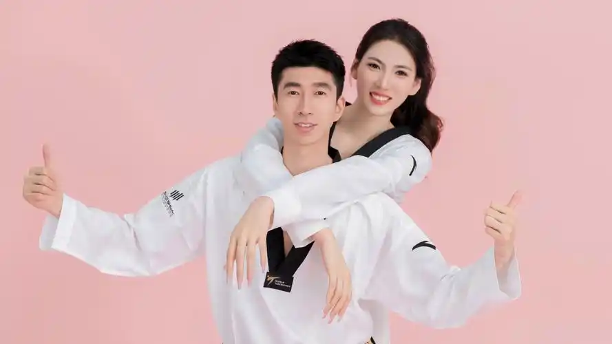 赵帅郑姝音晒结婚证他们是中国跆拳道界的金牌侠侣