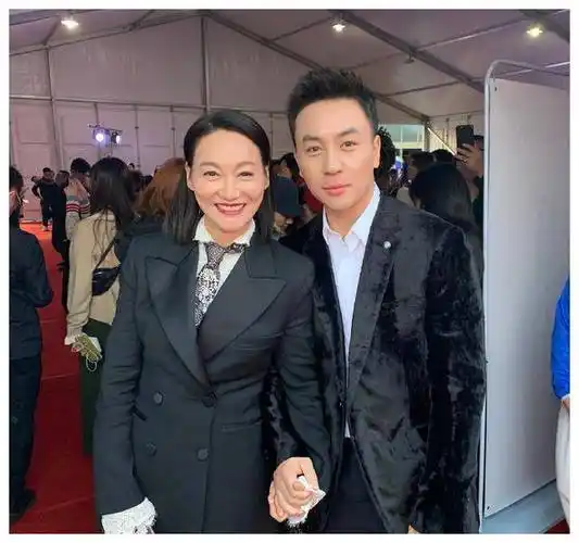 原创释小龙大晒32岁庆生照从功夫男孩变成熟硬汉帅得像换了个人