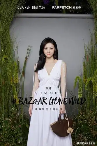 万物葱绿的盛夏中,《时尚芭莎》特别邀请嘉宾知名影视女演员景甜拍摄