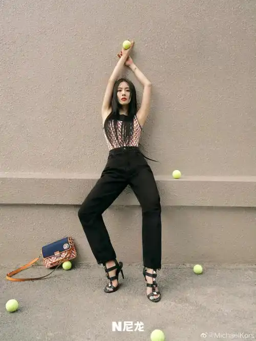 王霏霏fei身着mkxellesse