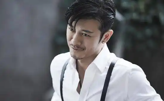 原创杨逍林雨申有导演亲妈大导演干妈捧都不红改名后却大火