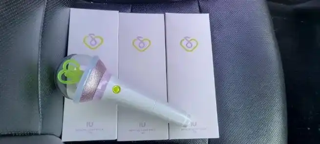 iu超话91#iu李知恩电影broker#onlyu美图- 220525 iu 应援棒i ke