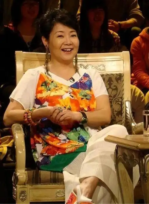 在曾经流量至上的时代,许多知名艺人因为颜值不够出众而未能受到大众