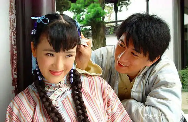 还记得04年的《红粉世家》吗?除了孙俪,谁认出做歌女的杨幂?