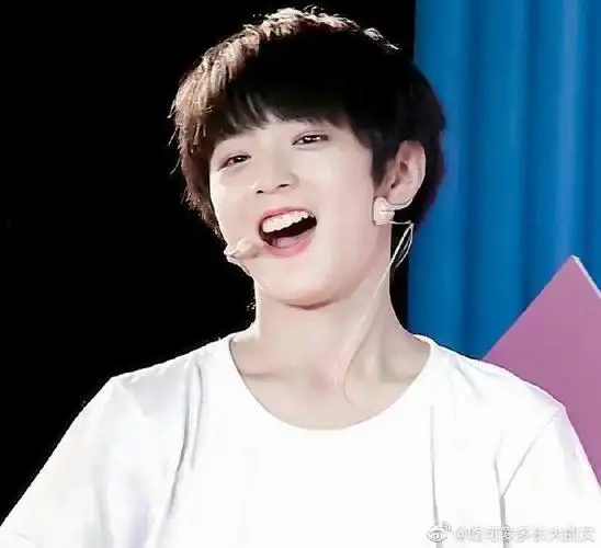 脸让麻麻好像rua～每个拽王小时候都是奶团子啊～@时代少年团-刘耀文