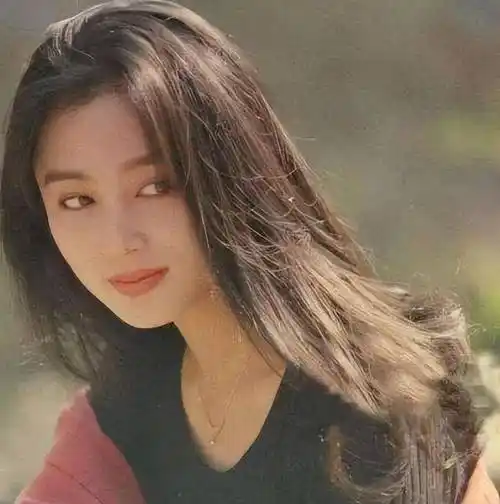 演员赵明明:嫁给英宁,离婚那天抱着女儿大哭,52岁依旧单身_漂亮_赵