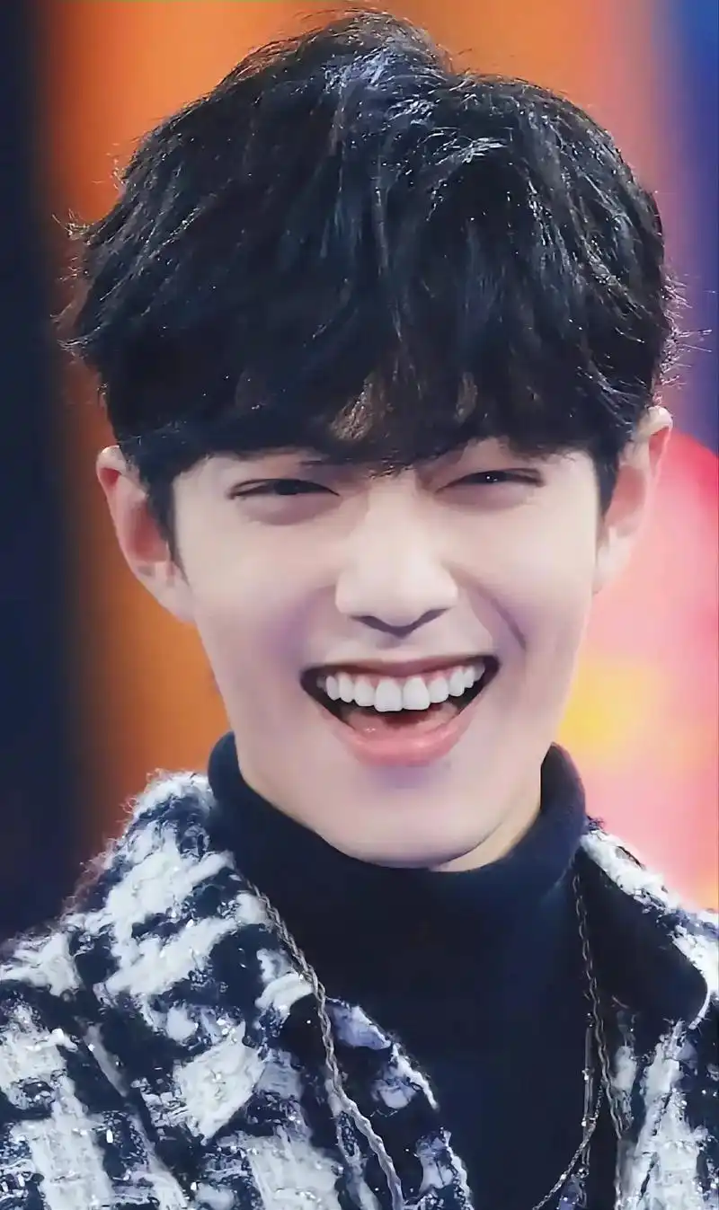 肖战的笑容可以融化世界上的一切