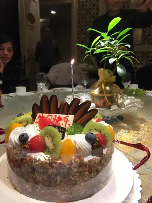 2017/12/19晚上在好福记过生日,有意的爷爷帮我过大生日.
