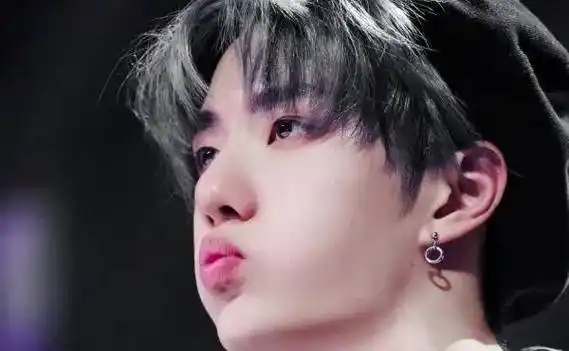 娱乐圈里"喉结很好看"的男星,千玺上榜,看到一博:人间仙子_李现_网友