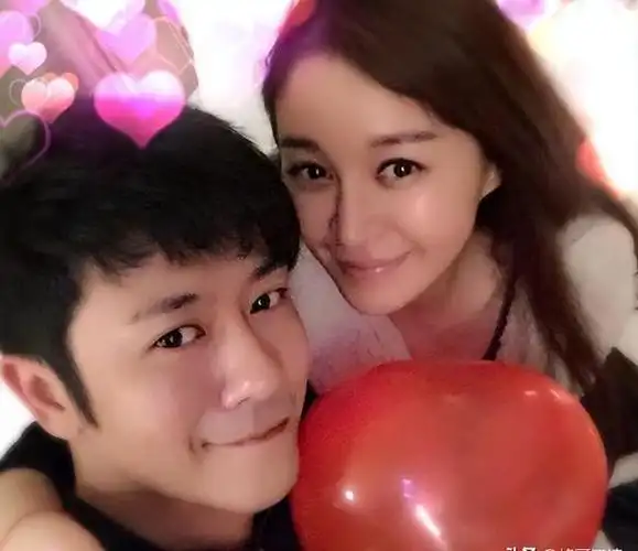 亲妈和干妈全是导演耗时20年都没捧红他却在娶妻改名后爆火