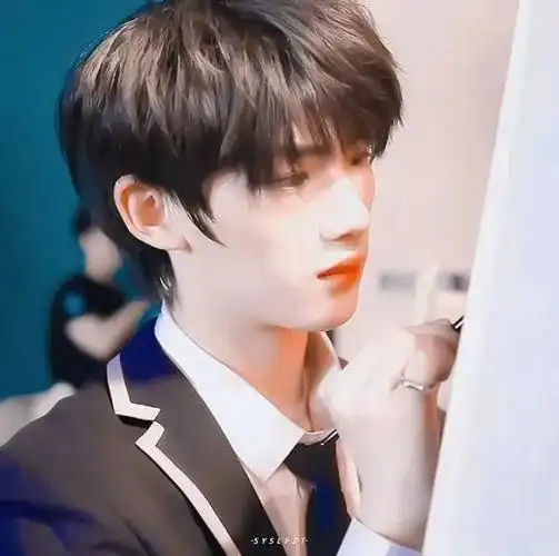 明星头像丁程鑫