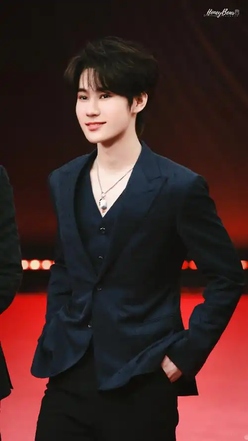 张真源奔跑吧##星光大赏红毯##今日星拍放送