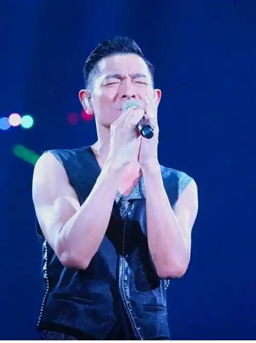 刘德华2024年中国内地巡回演唱会即将开启,众多城市激情上演_成都