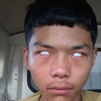 作贱自己的翻白眼搞笑微信头像图片男生