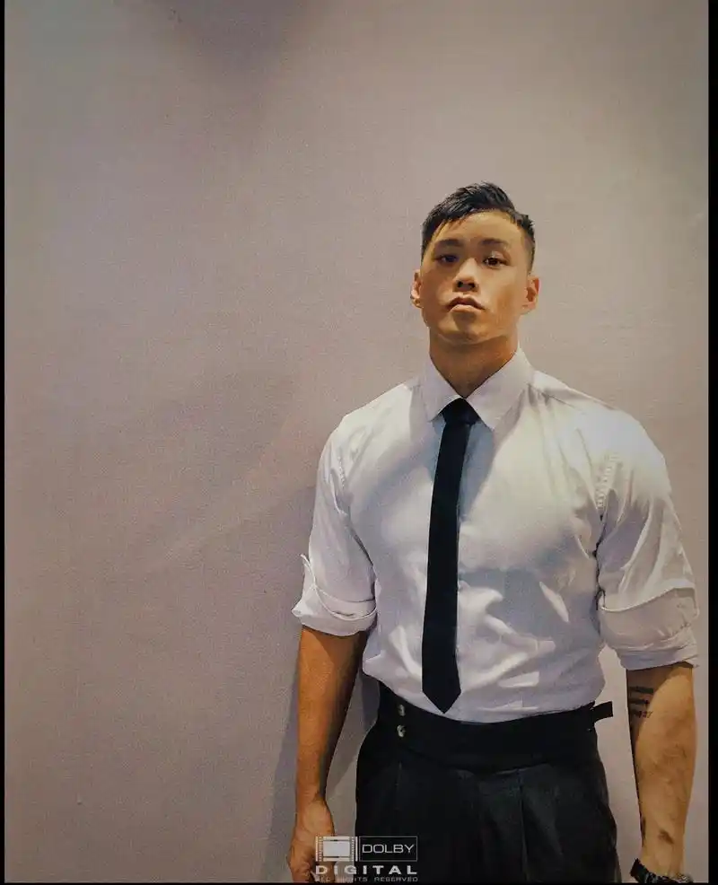 西装暴徒?#黑皮肤男孩 #痞帅 #西装杀 - 抖音